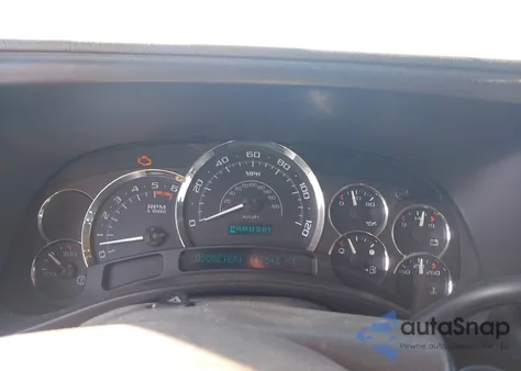 2005 Cadillac Escalade Standard z USA, uszkodzony, nr VIN 1GYEK63N75R256594